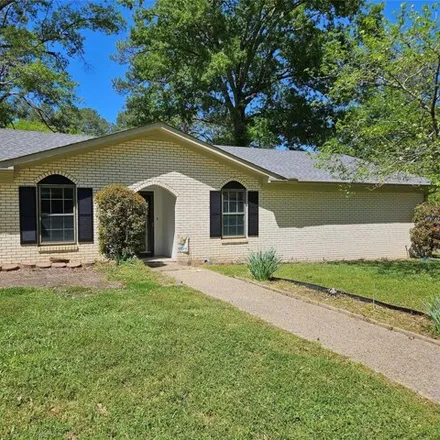 Image 2 - 3016 Greenwood Lane, Tyler, TX 75701, USA - House for sale