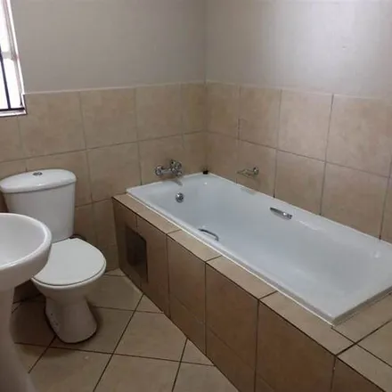 Image 3 - Cadac Crescent, Crystal Park, Gauteng, 1509, South Africa - Apartment for rent