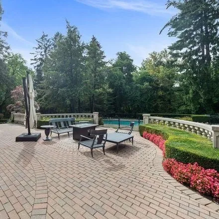 Image 8 - 571 Edgemere Court, Bloomfield Hills, MI 48304, USA - House for sale