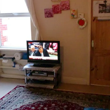 Rent this 3 bed townhouse on Churchill Road in Bordesley Green, B9 5NX