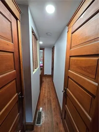 Image 7 - Clip Joint, 1001 Spring Street, Bethlehem, PA 18018, USA - Townhouse for sale