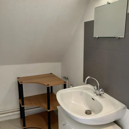 Rent this 1 bed apartment on 96 Rue Laurendeau in 80000 Amiens, France