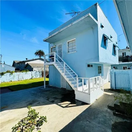 Image 2 - 600 Almond Avenue, Long Beach, CA 90802, USA - House for sale