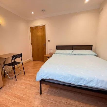Rent this 1 bed room on Cheriton Close in London, W5 1SY