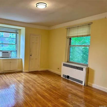 Image 7 - 69-09 108th St Unit 312, Forest Hills, New York, 11375 - Apartment for sale