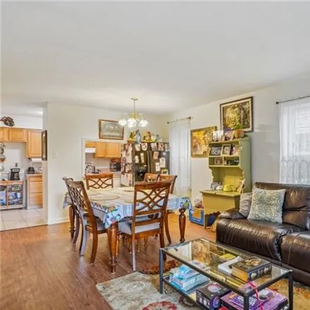 Image 2 - 1412 Carrollton Avenue, Metairie, LA 70005, USA - Townhouse for sale