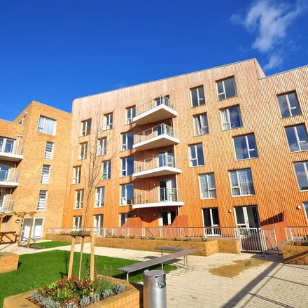 Rent this 2 bed apartment on Kidwells Close in Maidenhead, SL6 8FQ