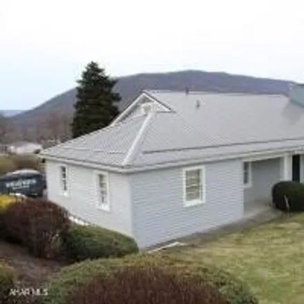 Image 7 - 82 West 6th Avenue, Earlston, West Providence Township, PA 15537, USA - House for sale