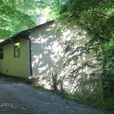 Buy this 2 bed house on 3255 Rubye Rd in Sevierville, Tennessee
