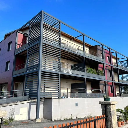 Image 6 - Yves Passaga Immobilier, 4 Place Jean Jaurès, 12000 Rodez, France - Apartment for rent