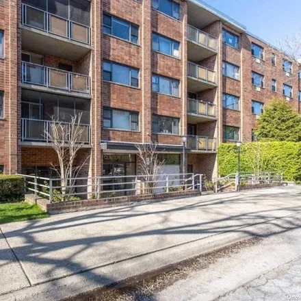 Buy this studio condo on 100 Clinton Avenue in Village of Mineola, NY 11501