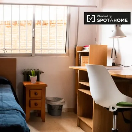 Rent this 1 bed apartment on Colegio Hermanos Maristas La Inmaculada in Calle Sócrates, 8