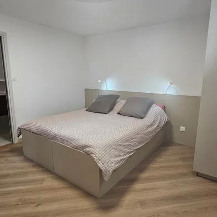 Rent this 2 bed house on 13920 Saint-Mitre-les-Remparts