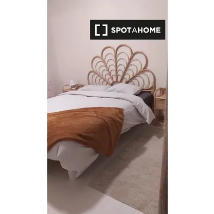 Rent this 3 bed room on Avenue du Cimetière de Bruxelles - Kerkhof van Brussellaan 49 in 1140 Evere, Belgium