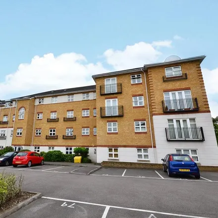 Rent this 2 bed apartment on Broad Lane cycle path in Easthampstead, RG12 9GL