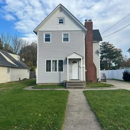 Rent this 1 bed house on 2715 Central Avenue in Baldwin, NY 11510