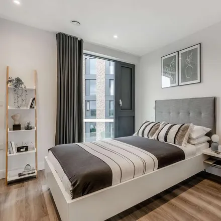 Image 2 - unnamed road, Strand-on-the-Green, London, TW8 0RZ, United Kingdom - Apartment for rent