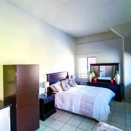Image 2 - Van Beek Street, Doornfontein, Johannesburg, 2001, South Africa - Apartment for rent