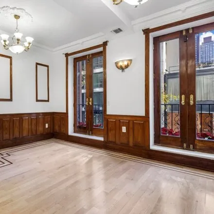 Image 7 - 245 East 52nd Street, New York, NY 10022, USA - Townhouse for sale