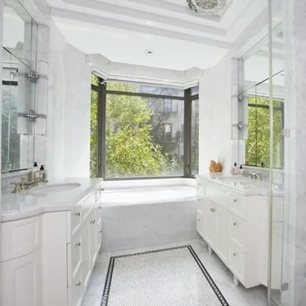 Image 8 - 180 East 93rd Street, New York, NY 10128, USA - Condo for sale