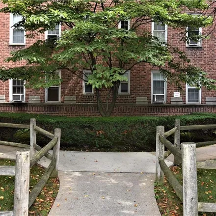 Rent this 2 bed apartment on 754 Bronx River Road in City of Yonkers, NY 10708
