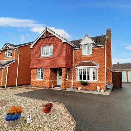 Buy this 4 bed house on Kingsmead in Stretton, DE13 0FQ