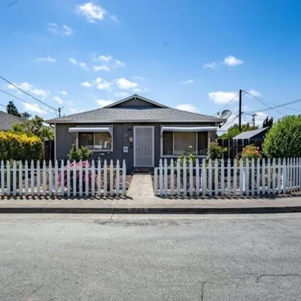 Buy this 3 bed house on 832 Suiter Street in Hollister, CA 95023
