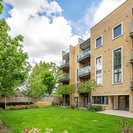 Buy this 3 bed apartment on unnamed road in London, TW7 5FW