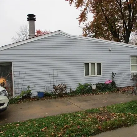 Image 2 - 1617 Grove Road, Ypsilanti Charter Township, MI 48198, USA - House for sale