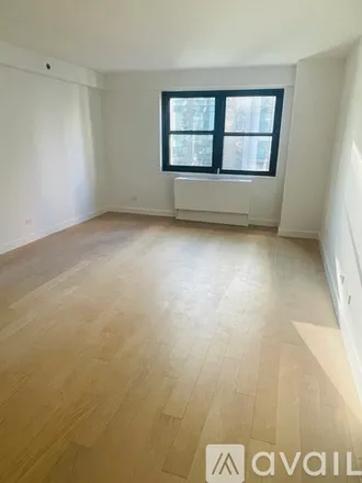 Rent this 3 bed apartment on 222 E 39th St
