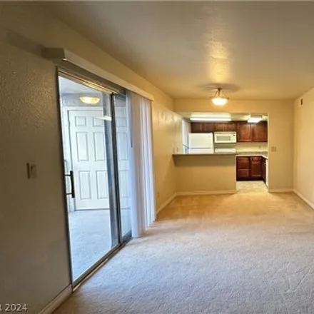 Image 2 - 5307 Indian River Drive, Spring Valley, NV 89103, USA - Condo for rent