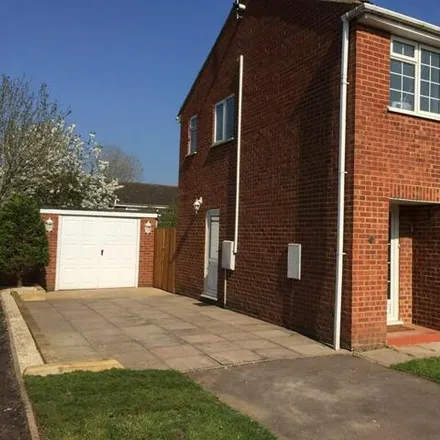 Rent this 4 bed duplex on Otters Brook in Buckingham, MK18 7EB