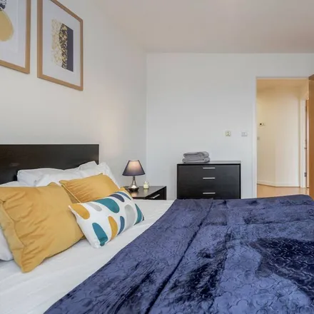 Image 4 - Woking, GU22 7RT, United Kingdom - Apartment for rent