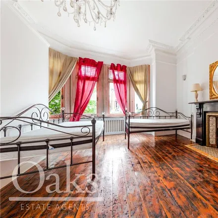 Image 2 - Hail & Ride Valleyfield Road, Gleneldon Road, London, SW16 2BE, United Kingdom - Apartment for rent