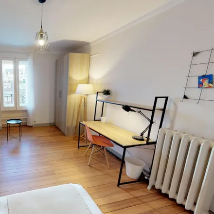 Rent this 5 bed room on 41 rue Vital Carles