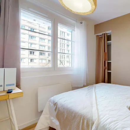 Rent this 3 bed room on 64 Rue de Stalingrad in 38100 Grenoble, France