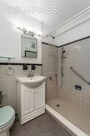 Image 7 - 221 East 50th Street, New York, NY 10022, USA - Apartment for sale