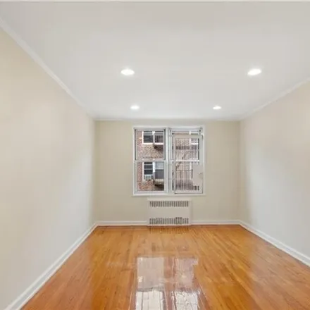 Image 6 - 2105 Wallace Avenue, New York, NY 10462, USA - Apartment for sale