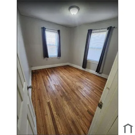 Image 3 - Marathon, 10550 West Jefferson Avenue, River Rouge, Wayne County, MI 48218, USA - Townhouse for rent