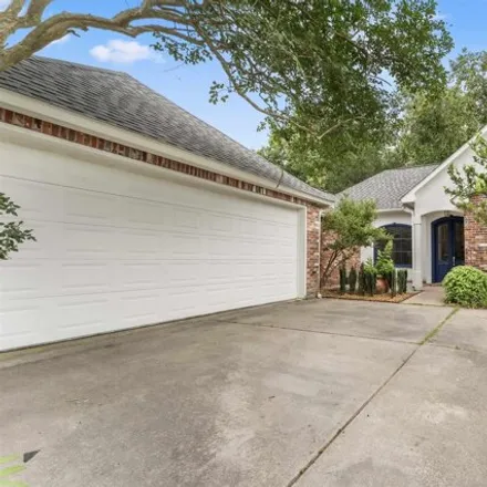 Buy this 3 bed house on 10179 Springbrook Avenue in Baton Rouge, LA 70810