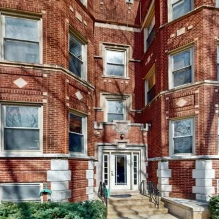 Buy this 2 bed condo on 1332-1344 West Greenleaf Avenue in Chicago, IL 60645