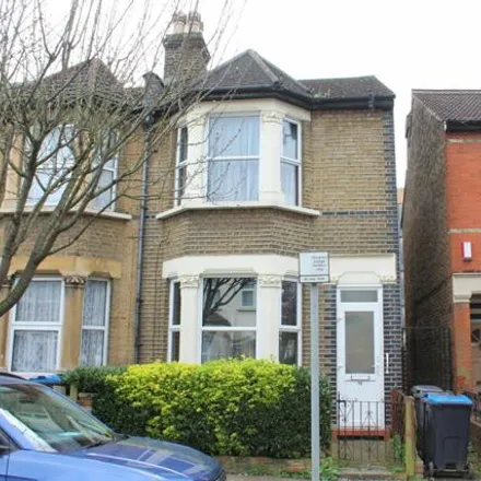 Buy this 3 bed house on 8 Thornhill Road in London, CR0 2UX