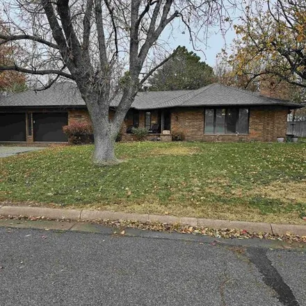 Buy this 3 bed house on 914 Club View Drive in Dodge City, KS 67801