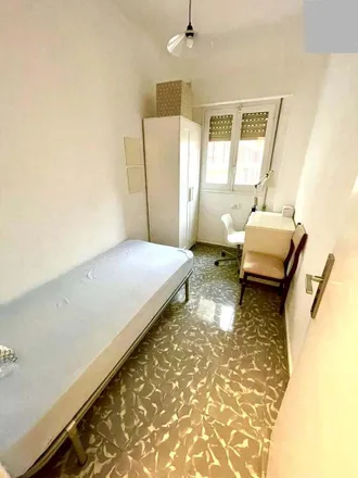 Rent this 4 bed room on Banco Santander in Calle Unión (Político), 12001 Castelló de la Plana