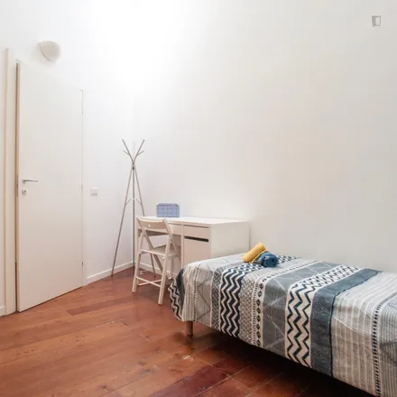 Rent this 5 bed room on Carabinieri - Comando Compagnia Porta Monforte in Via Filippino degli Organi, 20135 Milan MI