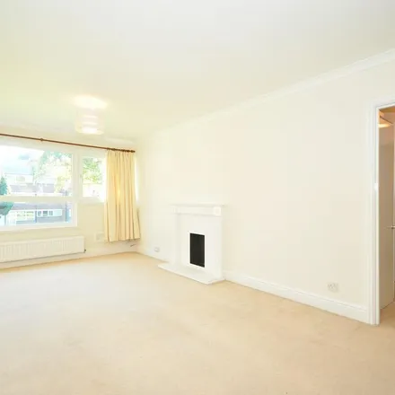 Rent this 2 bed apartment on Wellesley Road in Strand-on-the-Green, London