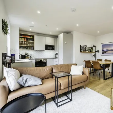 Image 3 - Cordwainer House, 64 New Village Avenue, London, E14 0TB, United Kingdom - Apartment for rent