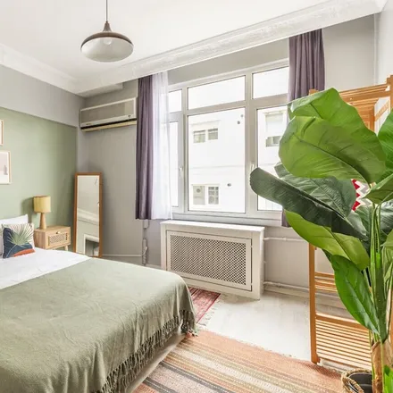 Rent this 3 bed apartment on 34365 Şişli