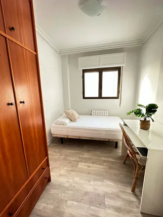 Rent this 5 bed room on Calle Monasterio de Irache in 31, 31011 Pamplona