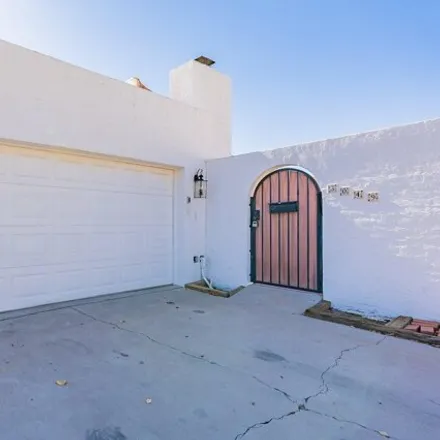 Image 3 - 3049 East Clarendon Avenue, Phoenix, AZ 85016, USA - House for sale
